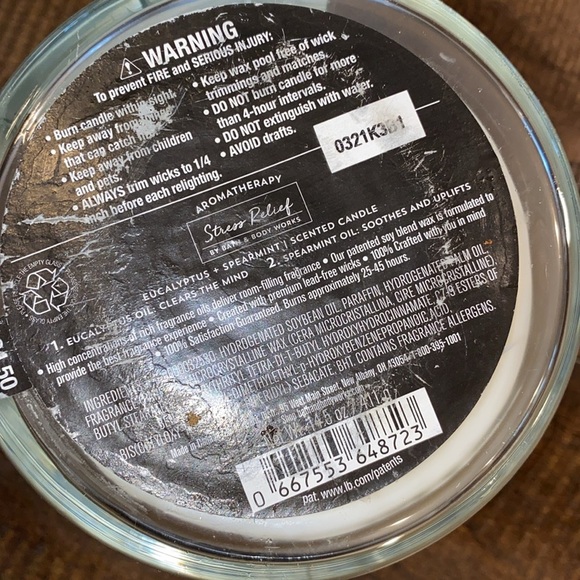 BATH AND BODY WORKS stress relief 3 wick candle eucalyptus & spearmint - Picture 5 of 6